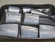 秋刀魚のバジルペパー唐揚げ　調理①