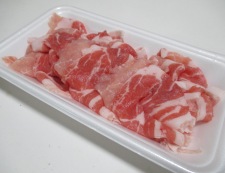 里芋と豚肉の煮物　材料②