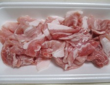 キャベツと豚肉のお好みソース炒め　材料②