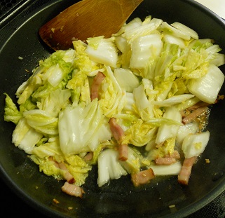 焼き白菜とベーコン煮パスタ‏３