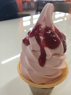 カフェ デ オラ 苺ソフトクリーム