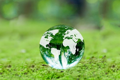 環境 新緑と地球儀
